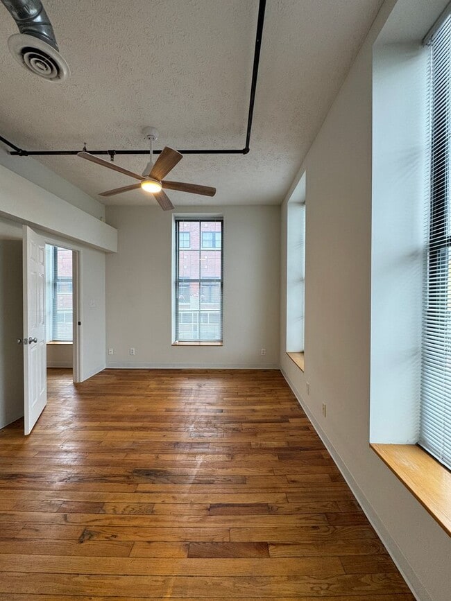 Building Photo - Main Street Loft Apartment