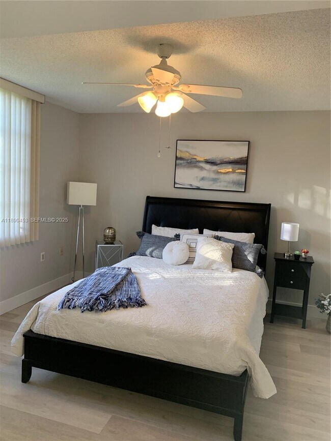 Building Photo - 1709 Whitehall Dr