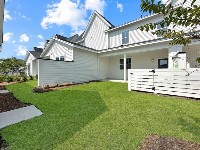 Building Photo - 258 Symphony Ave