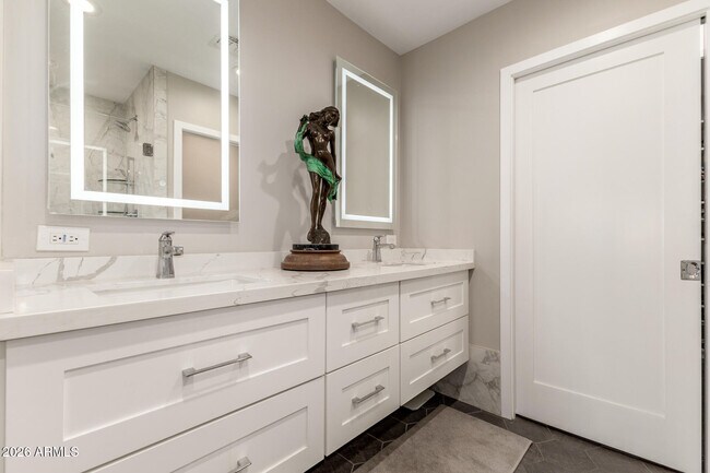 Building Photo - 5137 N 79th Pl