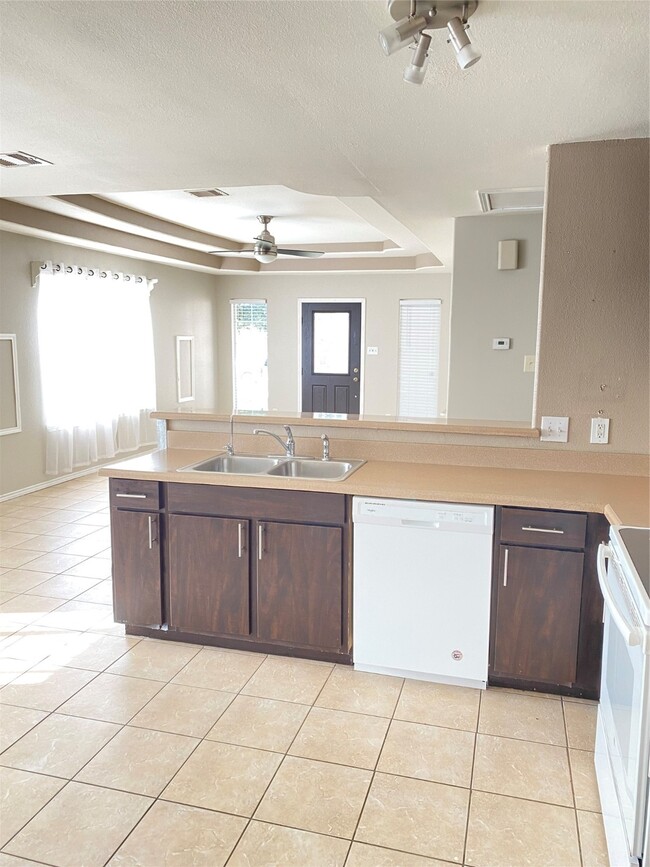 Building Photo - 6226 Cottage Pines Dr