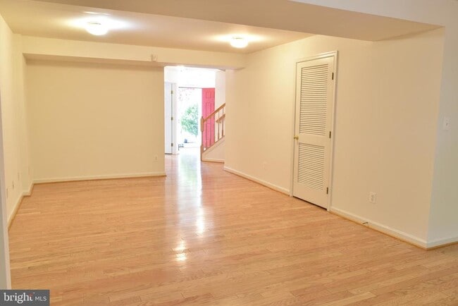 Building Photo - 2542 Banshire Dr