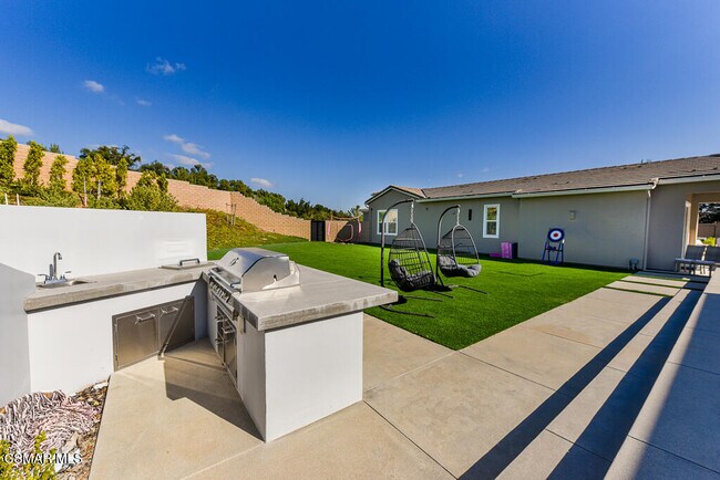 Building Photo - 6981 Shadow Wood Dr