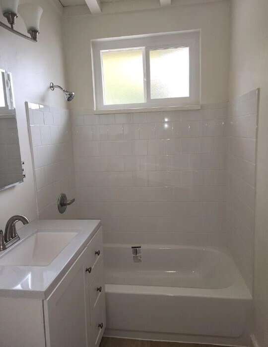 Building Photo - 17 Fontaire