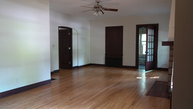 Interior Photo - 706 N. Washington