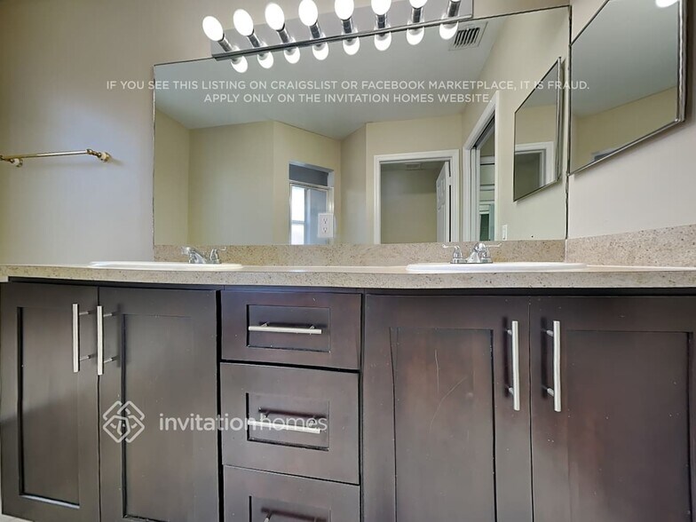 Building Photo - 15648 SW 112th Dr