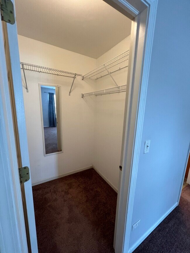 Building Photo - 358 Woodview Cir