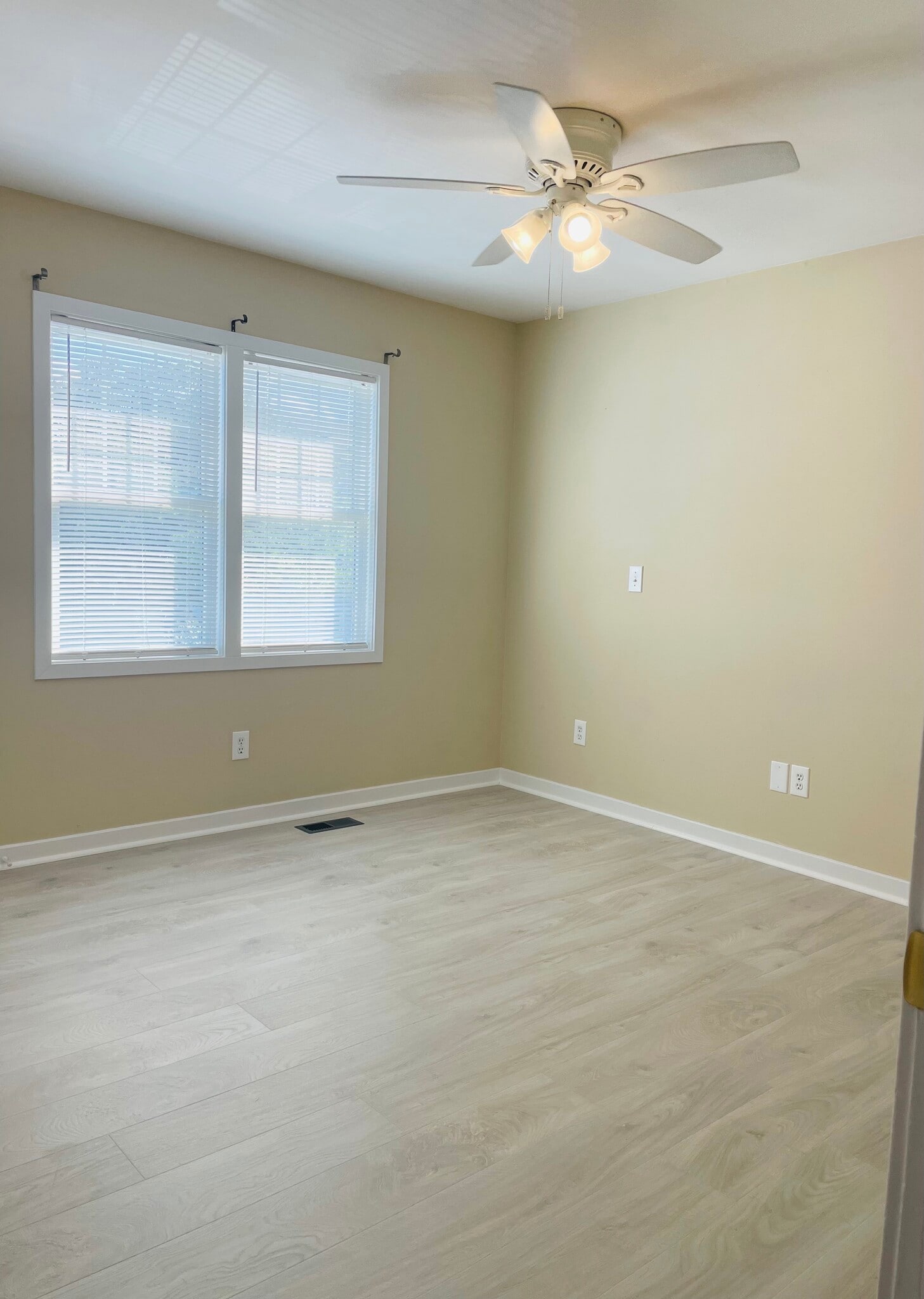 Bedroom floors with out rugs - 101 Lumina Ave N
