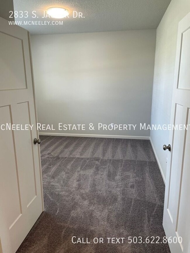 Building Photo - 2833 S Jasper Dr