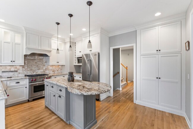 Building Photo - 4 Woods Way