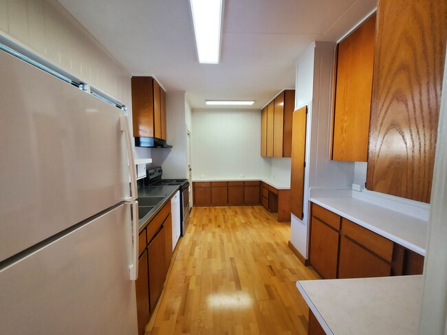 Kitchen - 2664 E Manoa Rd