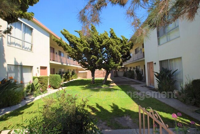 Building Photo - 2050 N Ventura Rd
