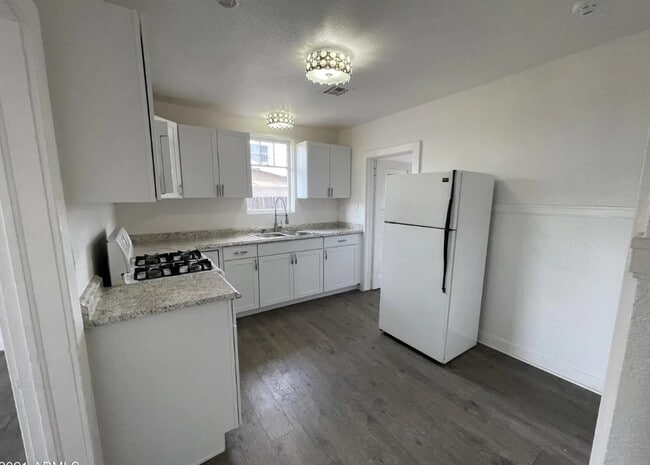 Building Photo - 3805 N 9th Pl