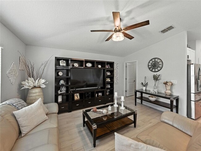 Building Photo - 149 Cascade Bend Dr