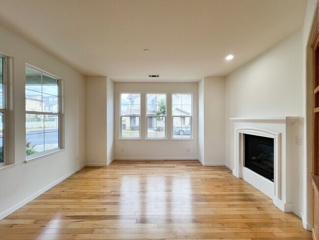 Building Photo - Three Bedroom Napa Home