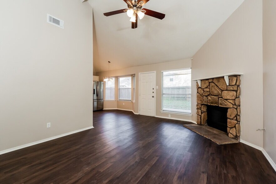 Building Photo - 12215 White River Dr