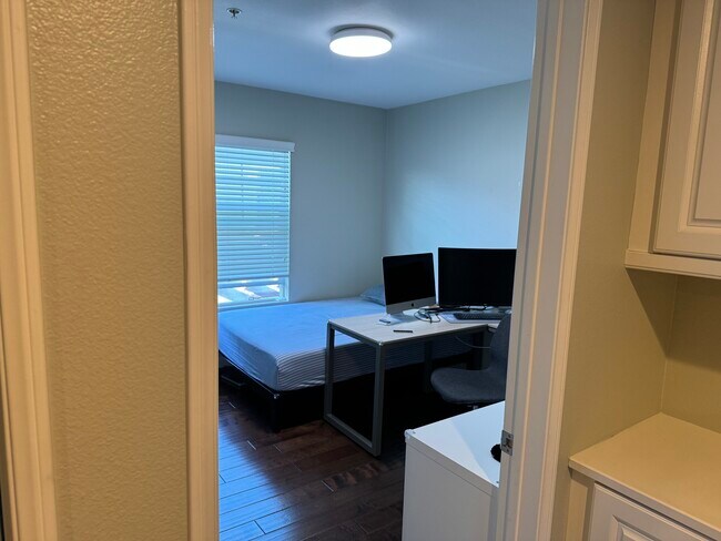 Building Photo - 1278 Flint Dr