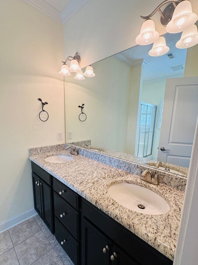 Building Photo - Sun-Drenched Corner Lot Condo – 2 Bedrooms + Office Near Middlebrook Pike