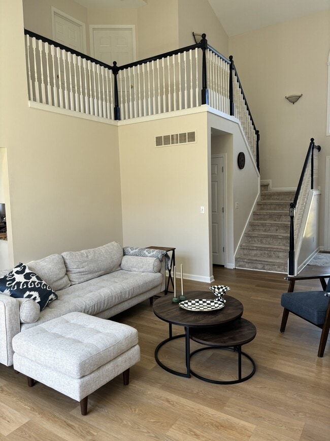 Building Photo - 603 E Castlebury Cir