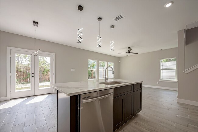 Building Photo - 8128 Chateau St