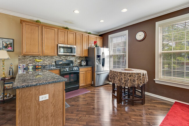 Building Photo - 822 Lewisburg Ln