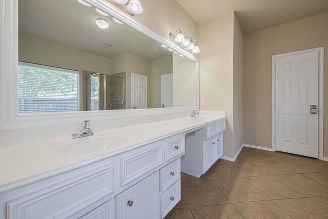 Building Photo - 2206 Grand Shore Ct