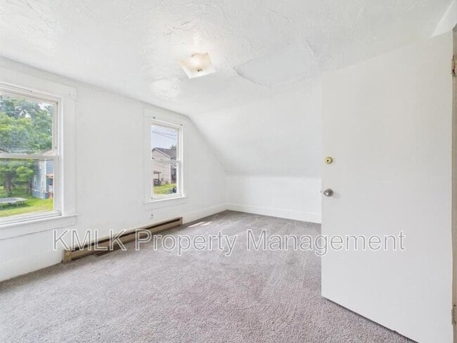 Building Photo - 529 Gage St