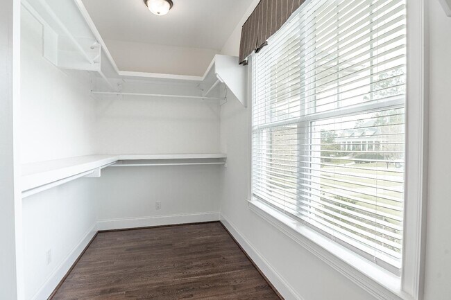 Building Photo - 213 Yellow Jasmine Dr