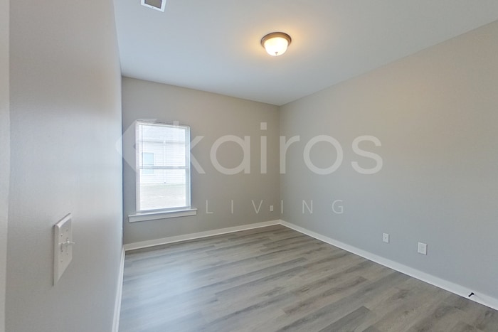 Building Photo - 180 White Oak Cir