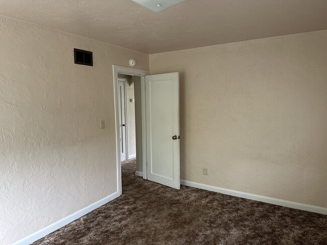 Building Photo - 1220 Chester Ave