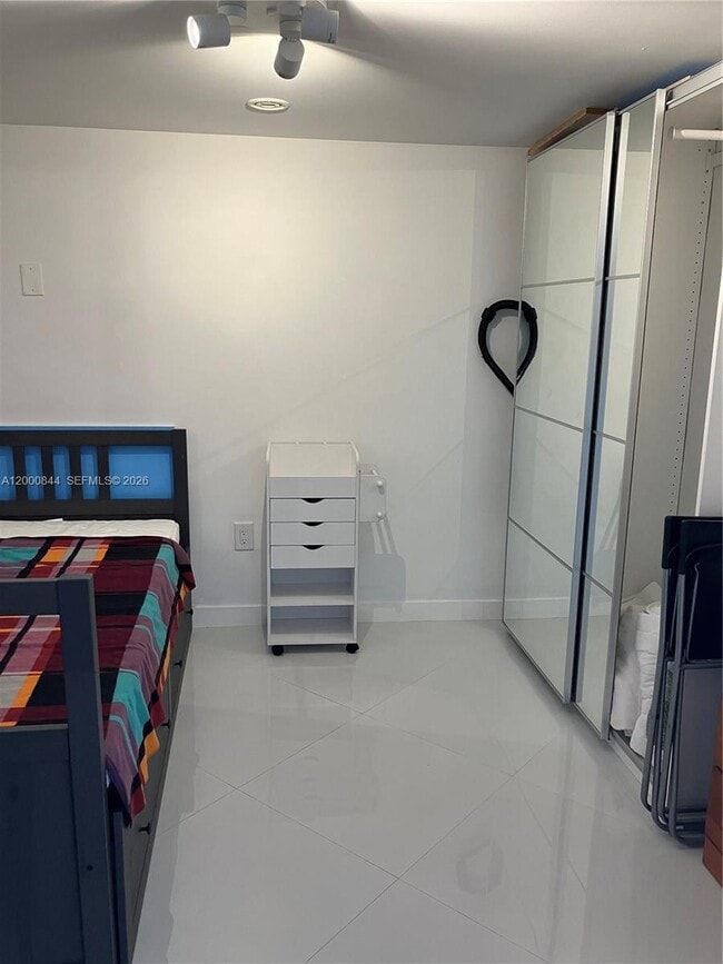 Building Photo - 555 NE 15th St