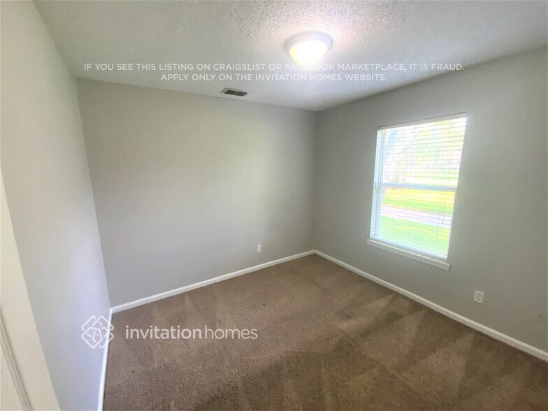 Building Photo - 5666 Plum Hollow Dr W