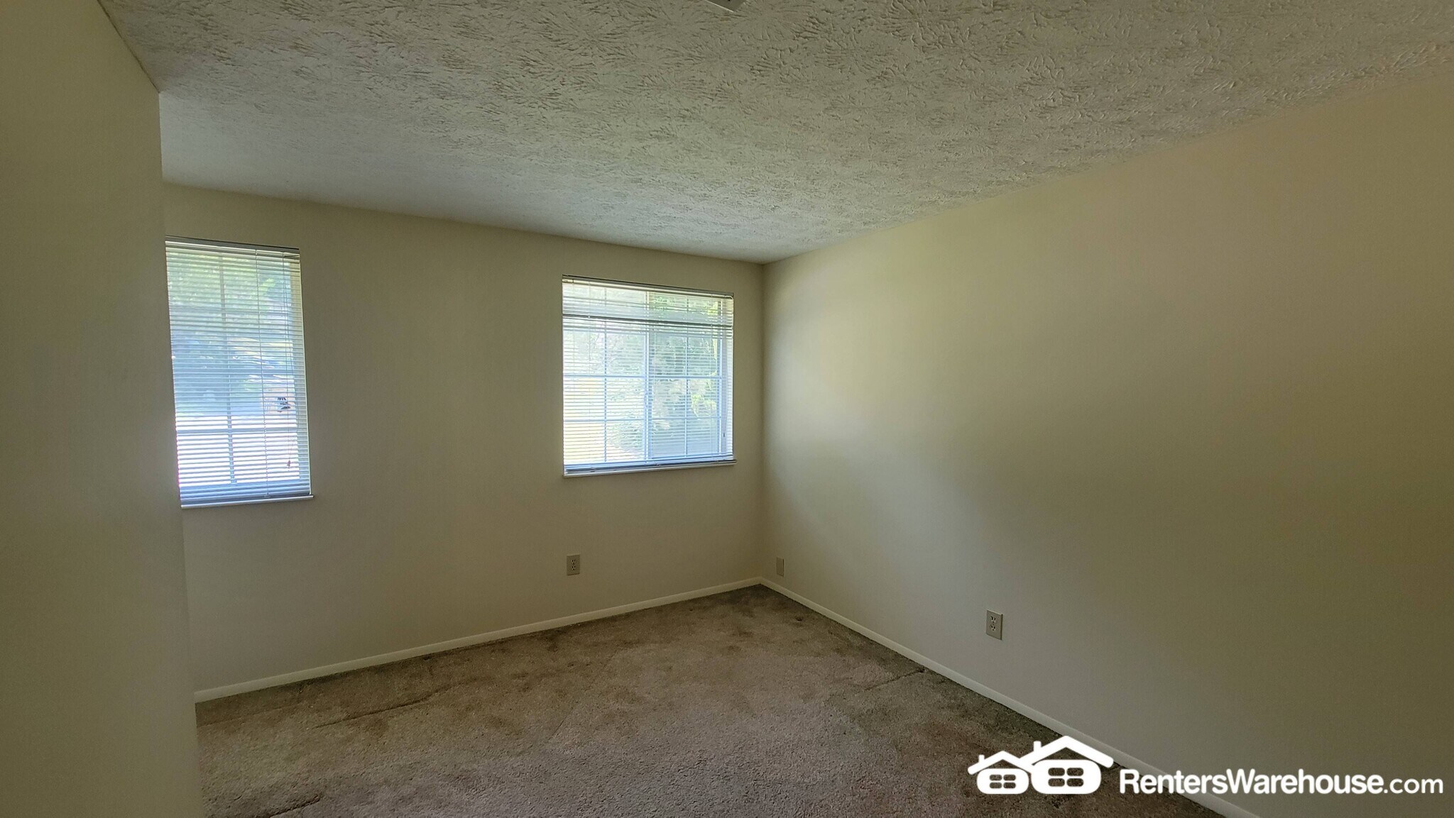 Building Photo - 1461 Silver Lake Dr