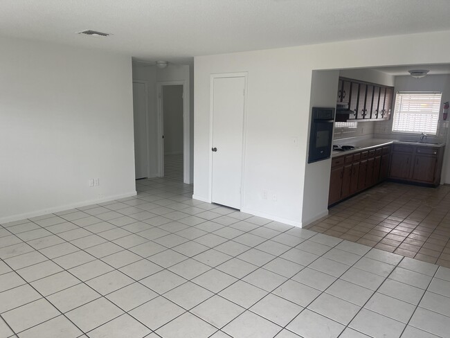 Building Photo - 127 Lucas Rd