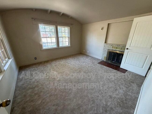 Building Photo - 706 S 16th St