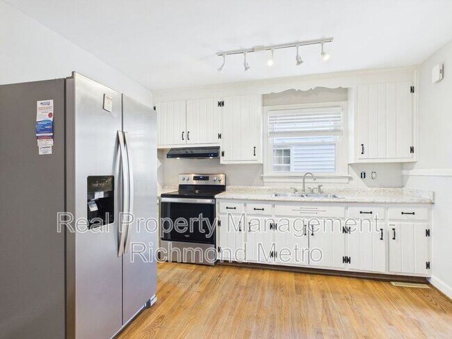 Building Photo - 2306 Kent St