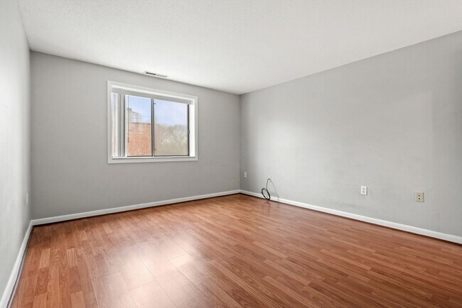 Building Photo - 12 9th St