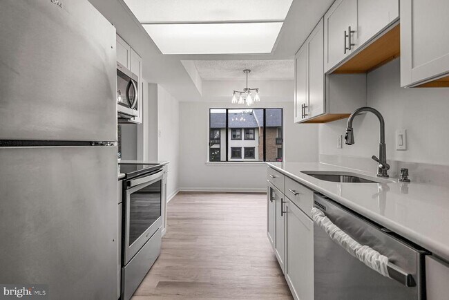 Building Photo - 10223 Valentino Dr