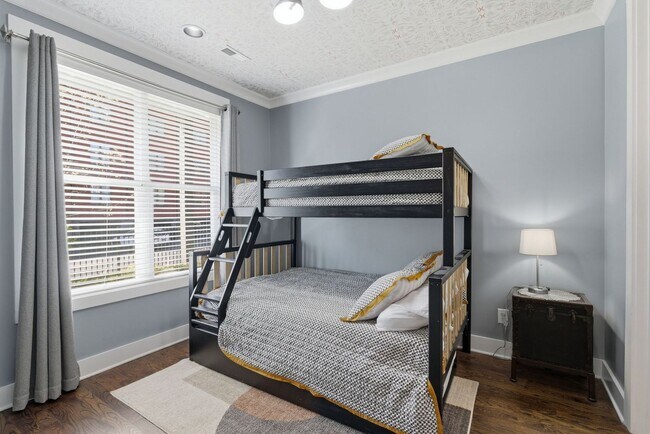 Building Photo - Wedgewood Houston Townhome