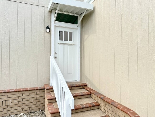 Building Photo - 41 Spruce Via