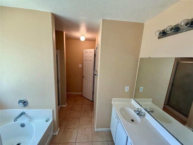 Building Photo - 8810 Ancient Willow Dr