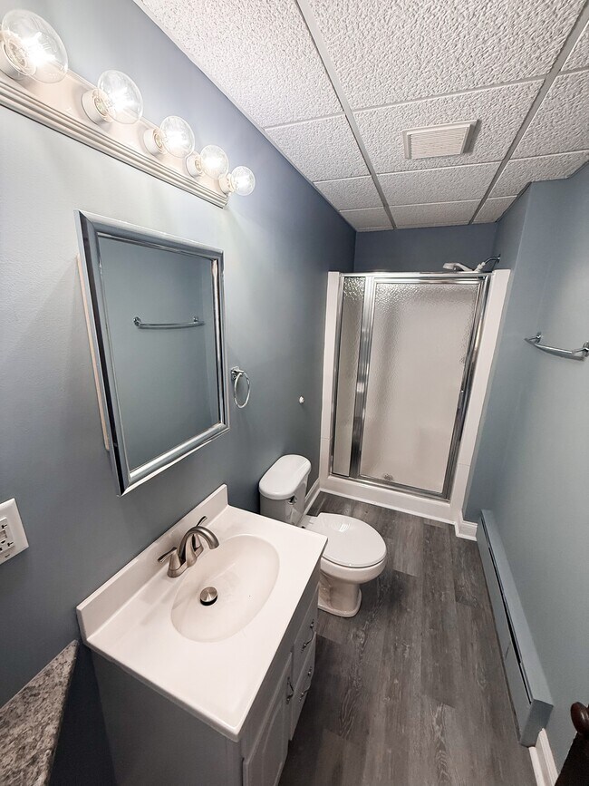 Building Photo - 584 Pleasant St