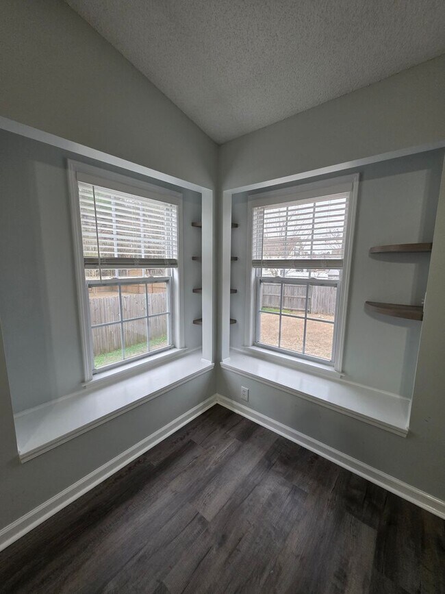 Building Photo - 104 Londonberry Ln