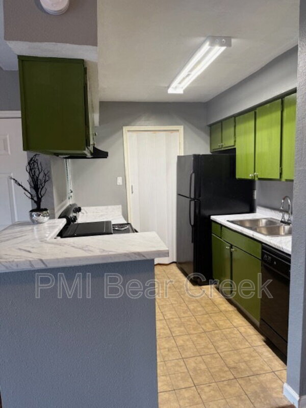 Building Photo - 9550 Deering Dr