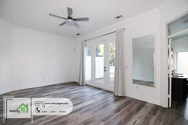 Building Photo - 2724 Western Oak Dr