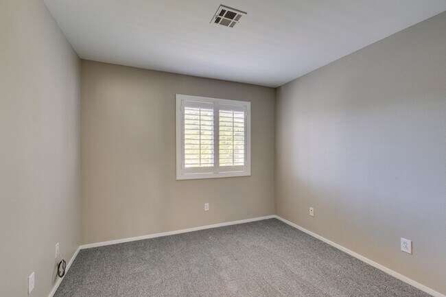 Building Photo - GORGEOUS HOME WITH TONS OF UPGRADES*GATED COMMUNITY WITH A COMMUNITY POOL*