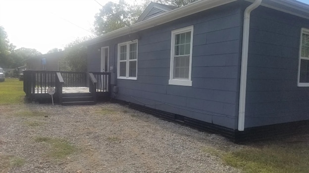 Building Photo - Spacious 3 Bedroom Home