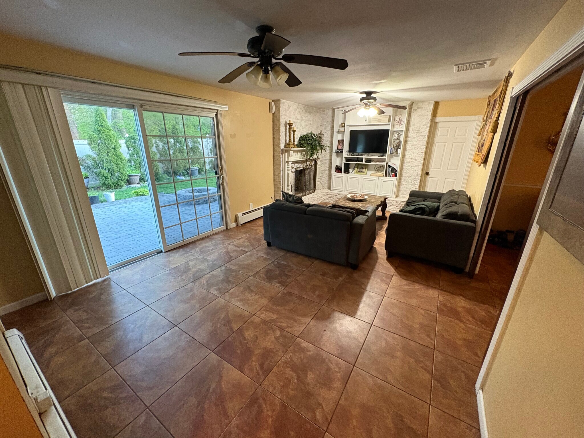 Building Photo - 30 Dumond Pl