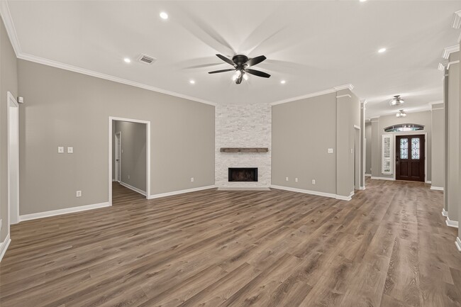 Building Photo - 1527 Lake Pauline Ct