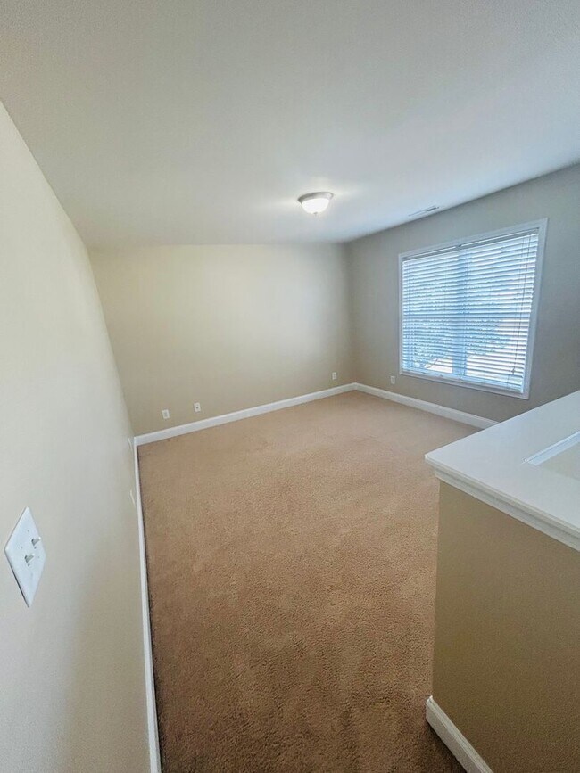 Building Photo - 3504 Castlefield Ln